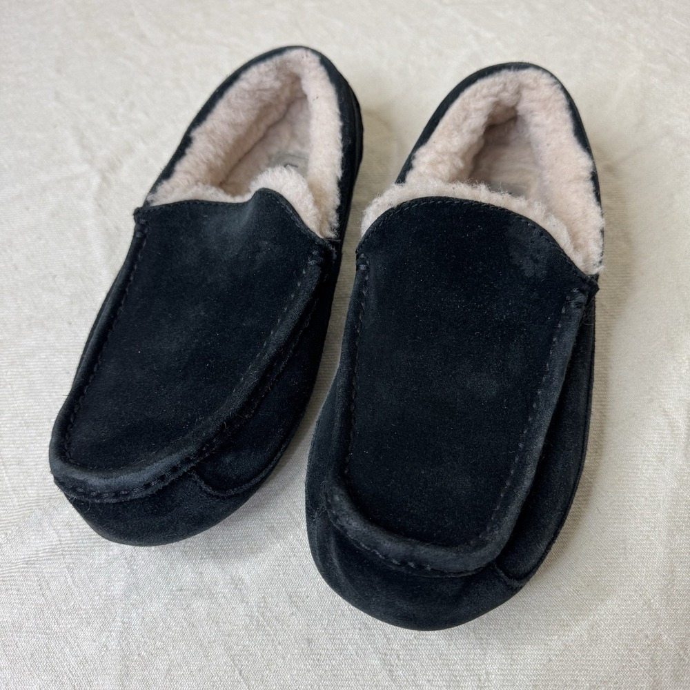 UGG Ascot Loafer Mens 8 US Black Suede‎ Sheepskin Comfort Slip On House Slipper
